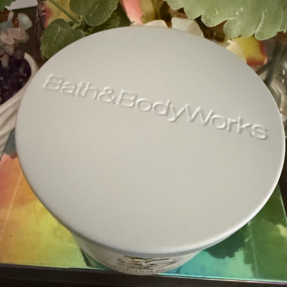 🆕🌬️ BATH & BODY WORKS “CLOTHESLINE BREEZE” 3-WICK CANDLE. NEW. SOY WAX BLEND - Picture 3 of 5